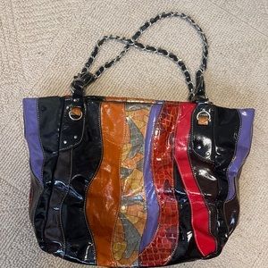 Glossy patterned hangbag